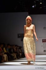 Model walk the ramp for Kavita Bhartia Show at Wills Lifestyle India Fashion Week 2012 day 2 on 7th Oct 2012 (27).JPG